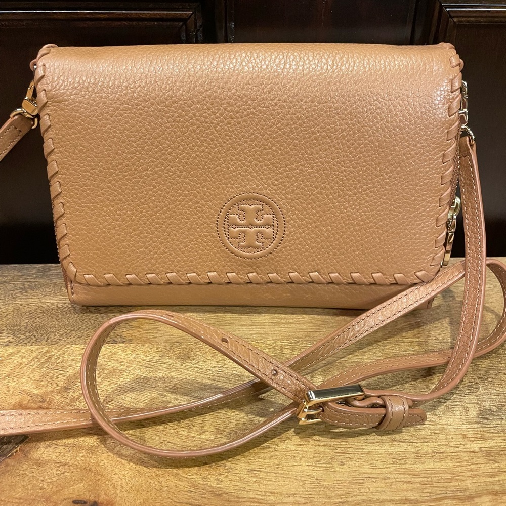 TORY BURCH CROSSBODY WITH ADJUSTABLE, removable strap.